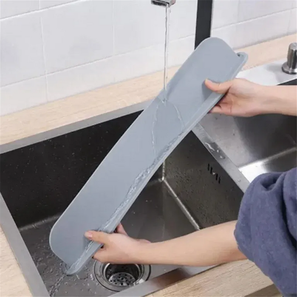 Silicone Sink Splash Guard With Suction – Flexible Water Splash Stopper for Kitchen & Bathroom