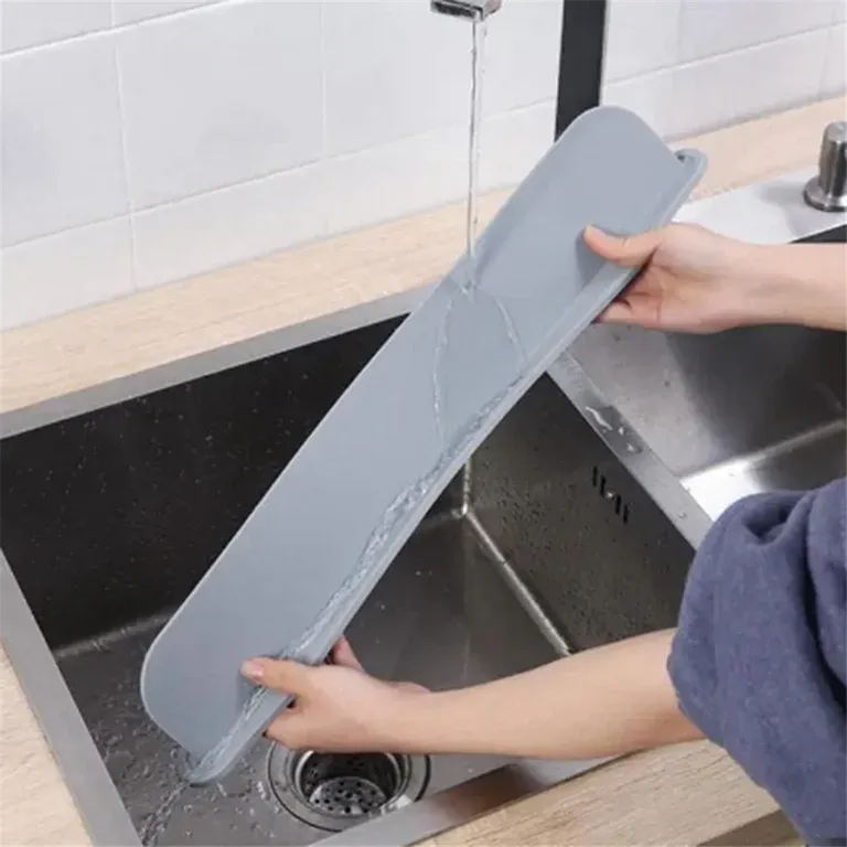 Silicone Sink Splash Guard With Suction – Flexible Water Splash Stopper for Kitchen & Bathroom